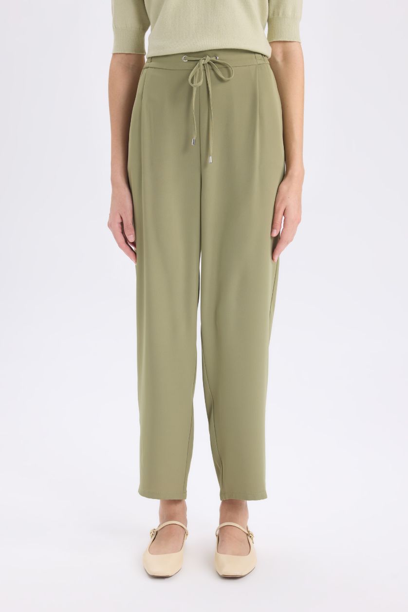 FEMME Kaki Pantalon court taille normale en crêpe avec poches