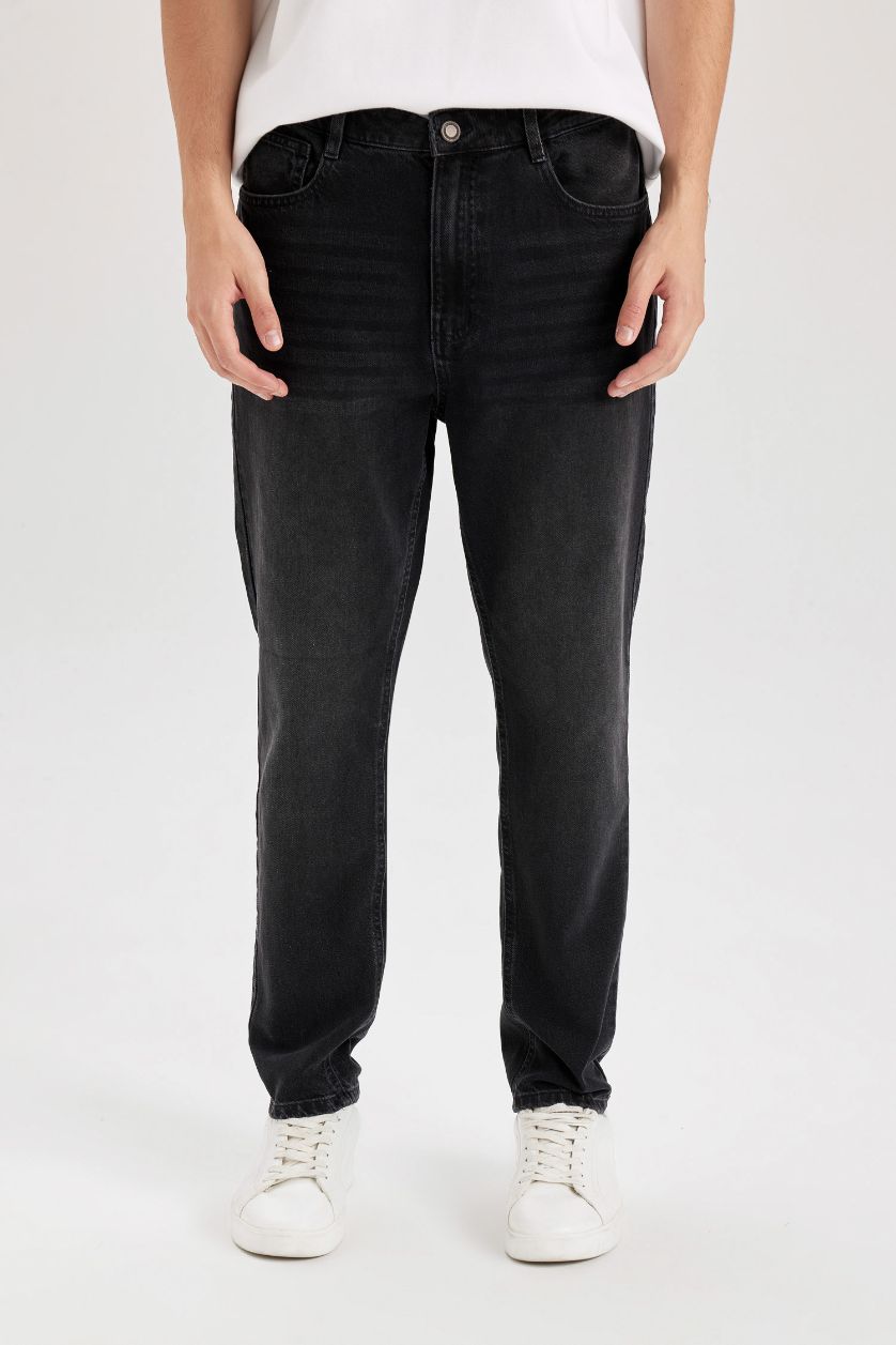 MAN Black 90's Slim Fit Skinny Leg Jeans