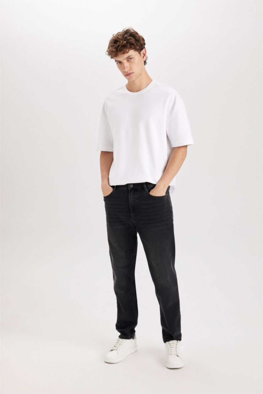 MAN Black 90's Slim Fit Skinny Leg Jeans