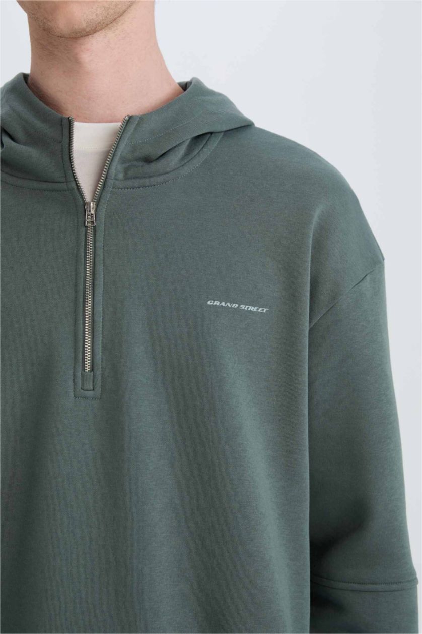 Erkek Yeşil Boxy Fit Kapüşonlu Yarım Fermuarlı Baskılı Sweatshirt