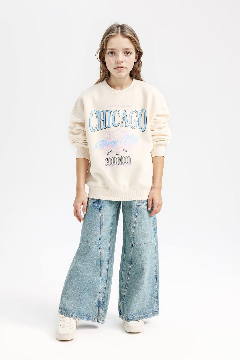 بنات بيج فاتح سويت شيرت مطبوع بقصة مريحة برقبة مستديرة