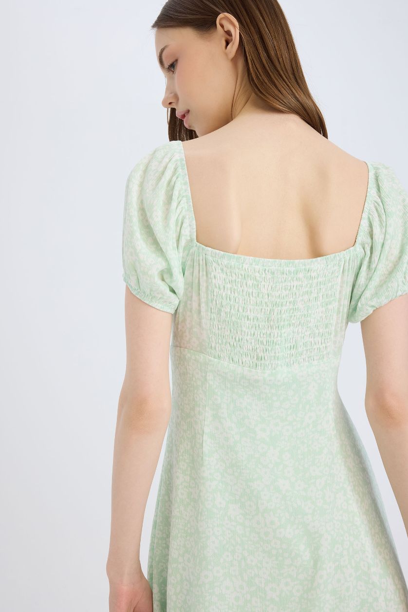 Kadın Mint Kalp Yaka Çiçek Desenli Krinkıl Kumaş Kısa Kollu Mini Elbise