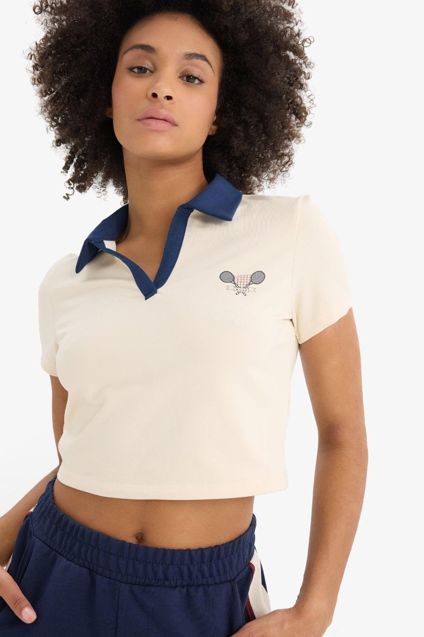 Kadın Ekru Standart Fit Polo Yaka Baskılı Sporcu Kısa Kollu Tişört