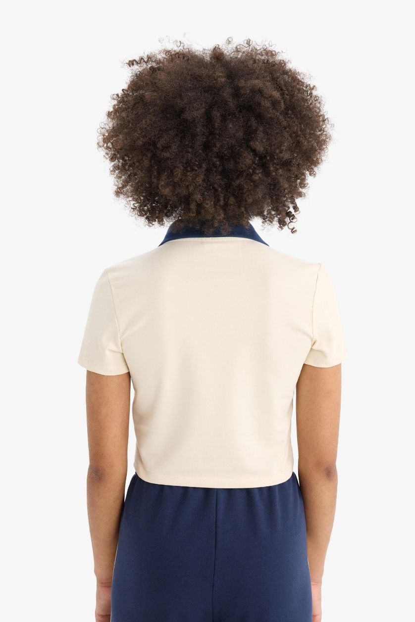 Kadın Ekru Standart Fit Polo Yaka Baskılı Sporcu Kısa Kollu Tişört