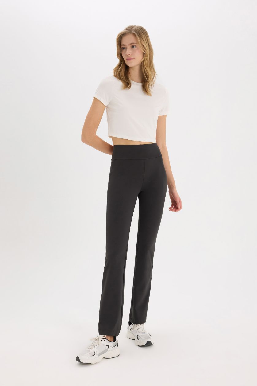 Kadın Ekru Crop Bisiklet Yaka Basic Düz Sporcu Kısa Kollu Tişört