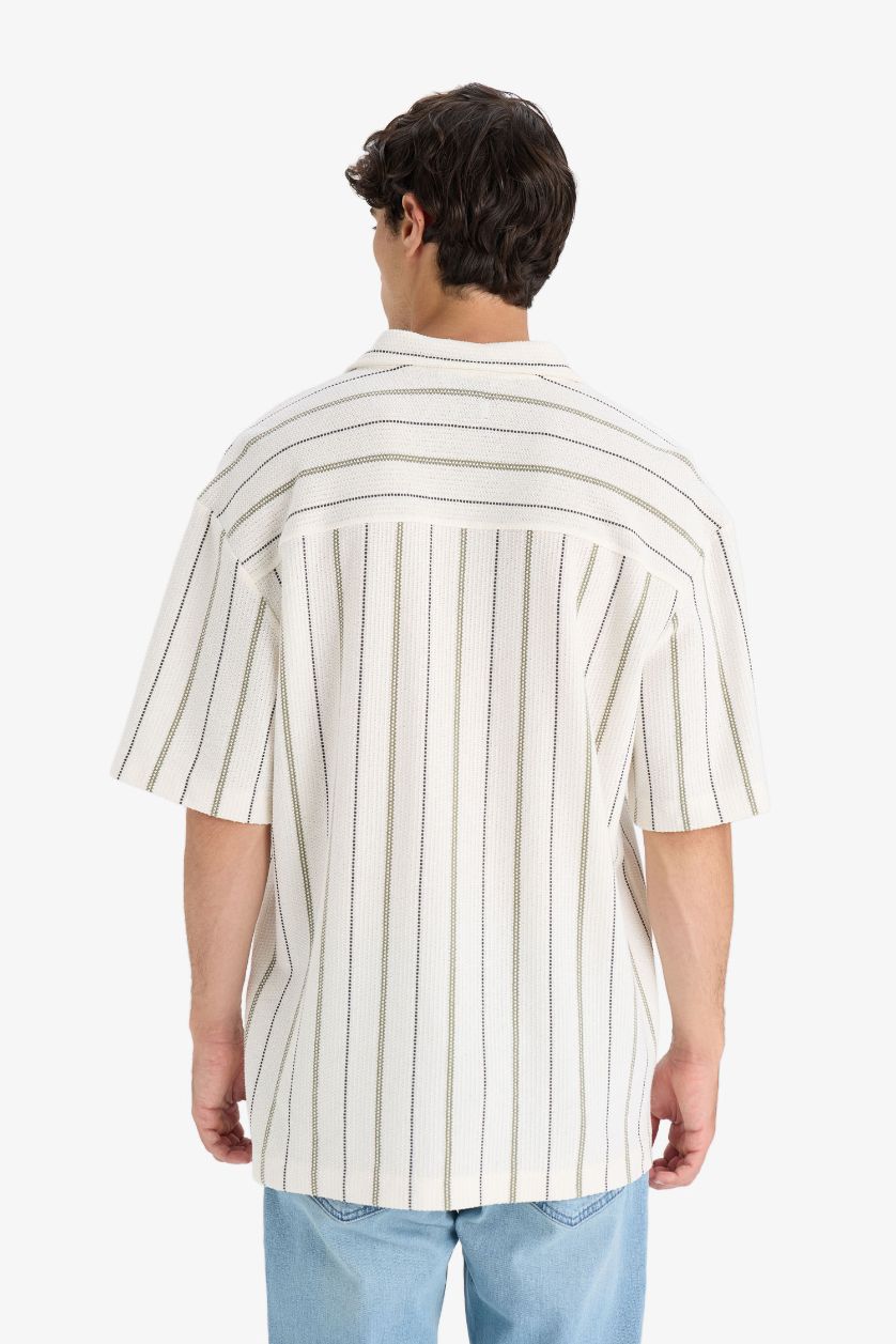 Erkek Taş Relax Fit Apaş Yaka Kısa Kollu Çizgili Gömlek