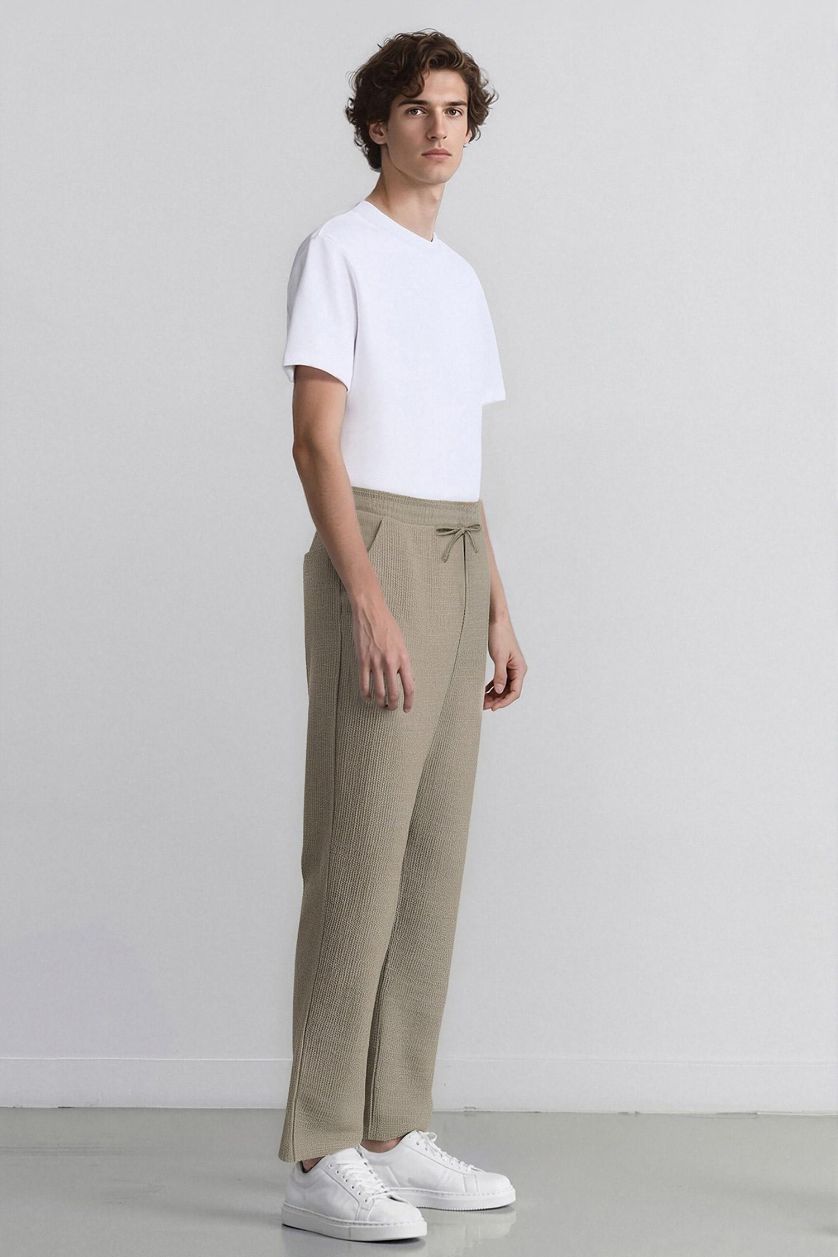 رجال كاكي فاتح بنطرون برجل واسع وايد ليج بثلاثة جيوب