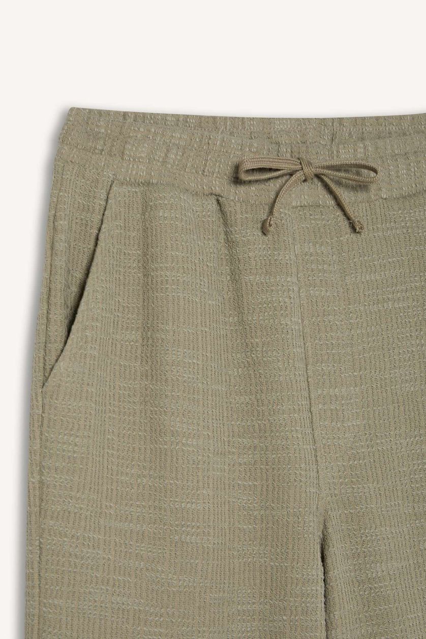 رجال كاكي فاتح بنطرون برجل واسع وايد ليج بثلاثة جيوب