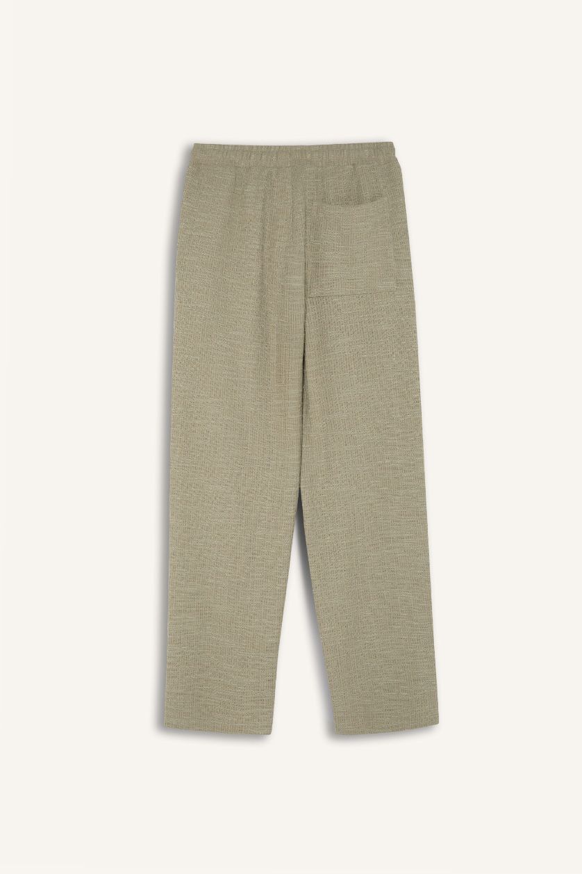 رجال كاكي فاتح بنطرون برجل واسع وايد ليج بثلاثة جيوب