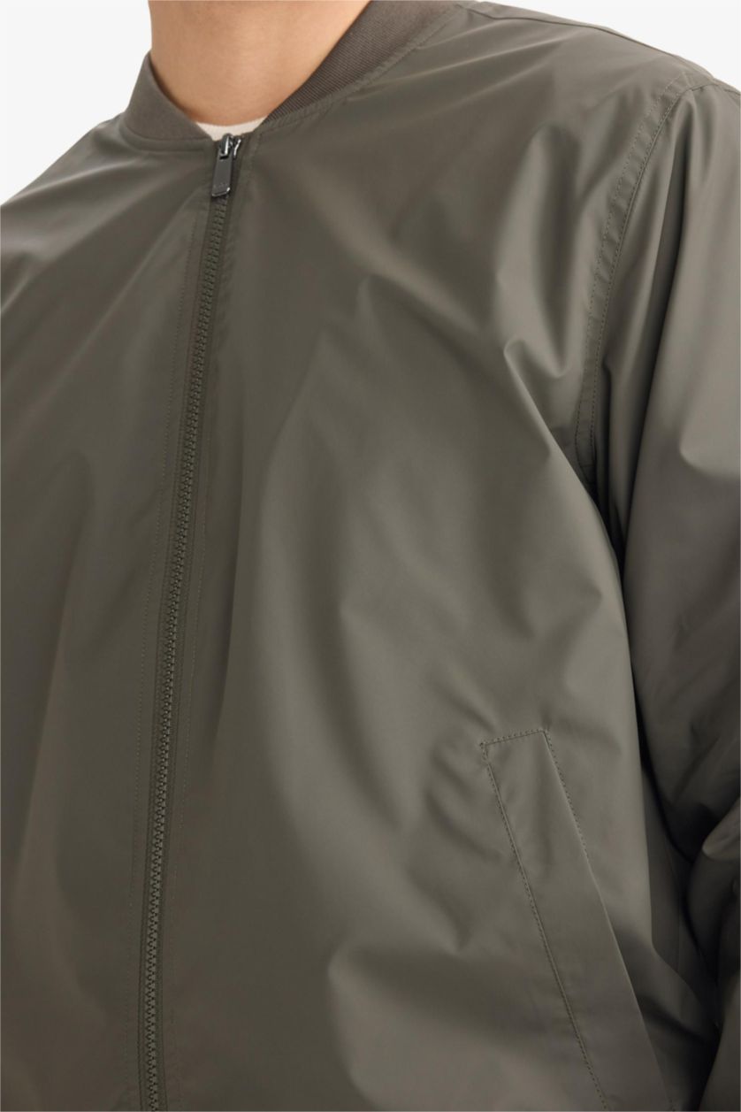 Мужчины Темный хаки Водонепроницаемая куртка-бомбер Slim Fit на молнии с подкладкой и колледж-воротником