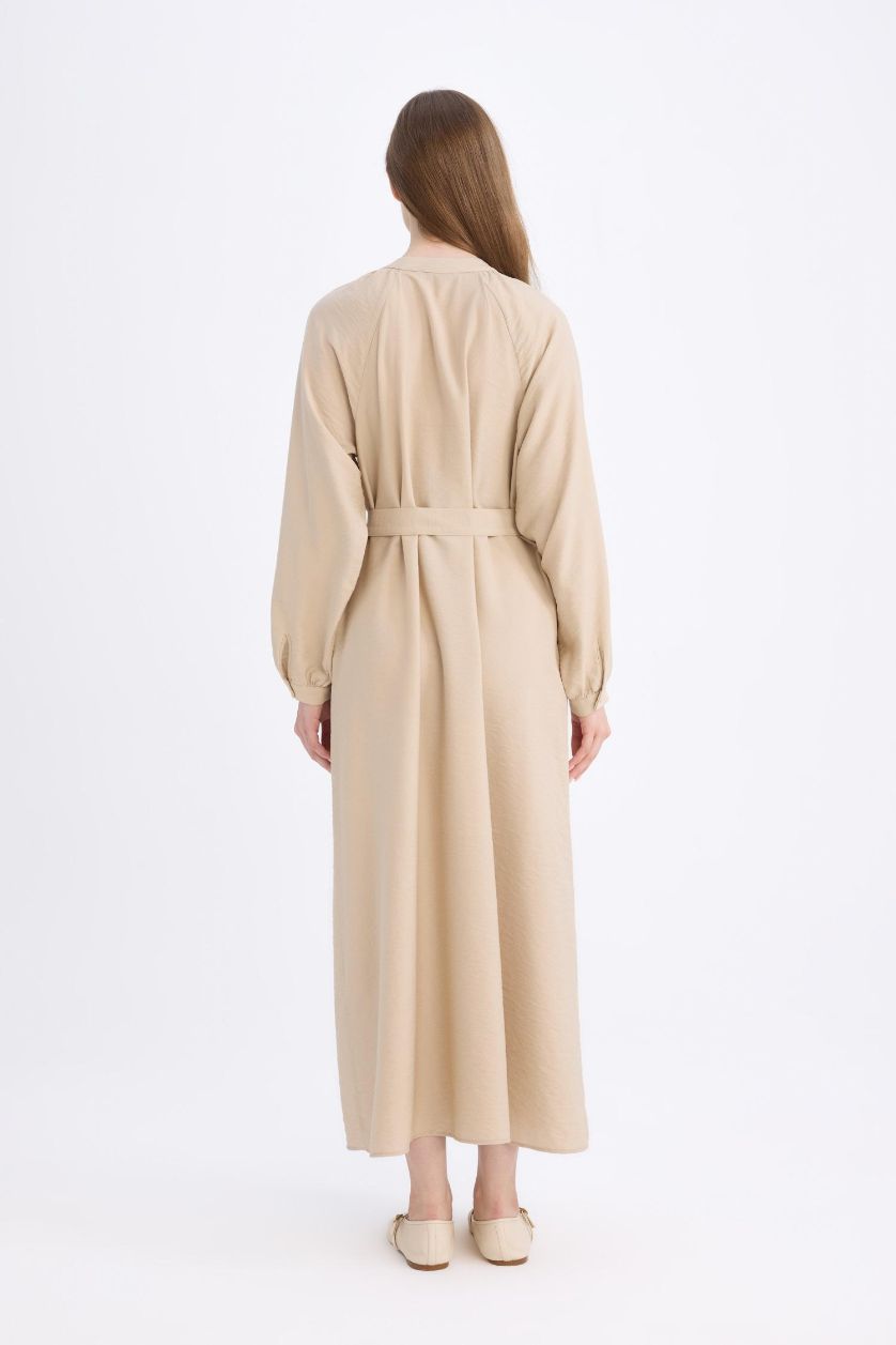 Kadın Bej Relax Fit Hakim Yaka Uzun Kollu Kuşaklı Maxi Tesettür Elbise