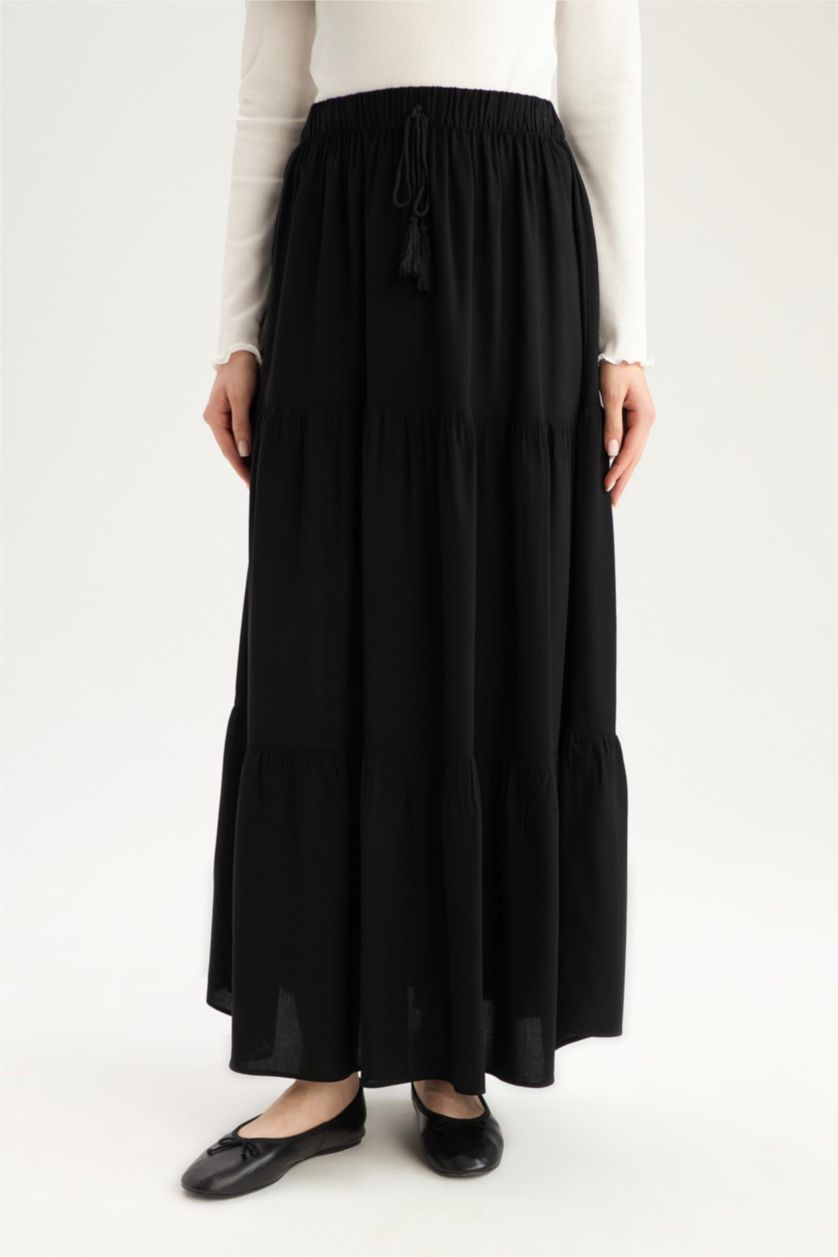 Kadın Siyah Beli Bağcıklı Viskon Maxi Etek