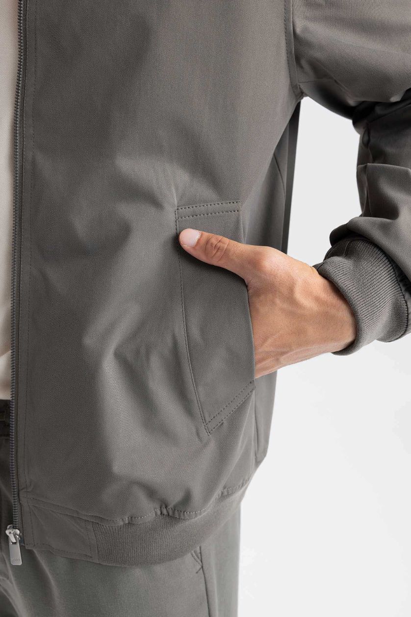 Erkek Haki Slim Fit Dar Kesim Dik Yaka Astarlı Fermuarlı Cepli Mevsimlik Baharlık Mont