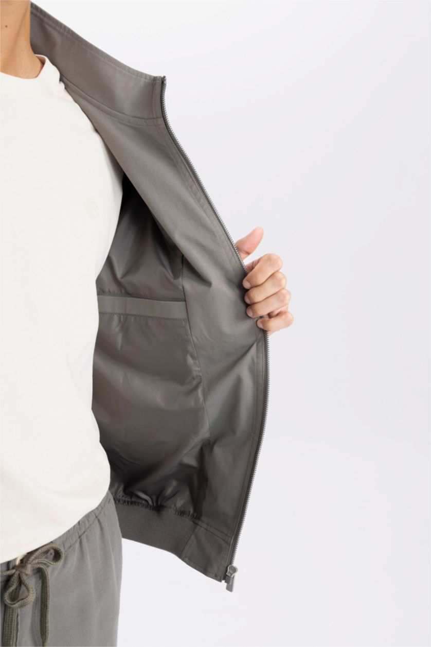 Erkek Haki Slim Fit Dar Kesim Dik Yaka Astarlı Fermuarlı Cepli Mevsimlik Baharlık Mont