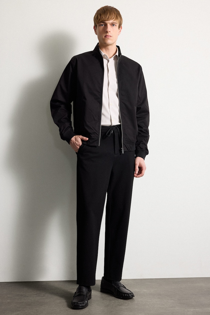 HOMME Noir Coupe slim raccourcie