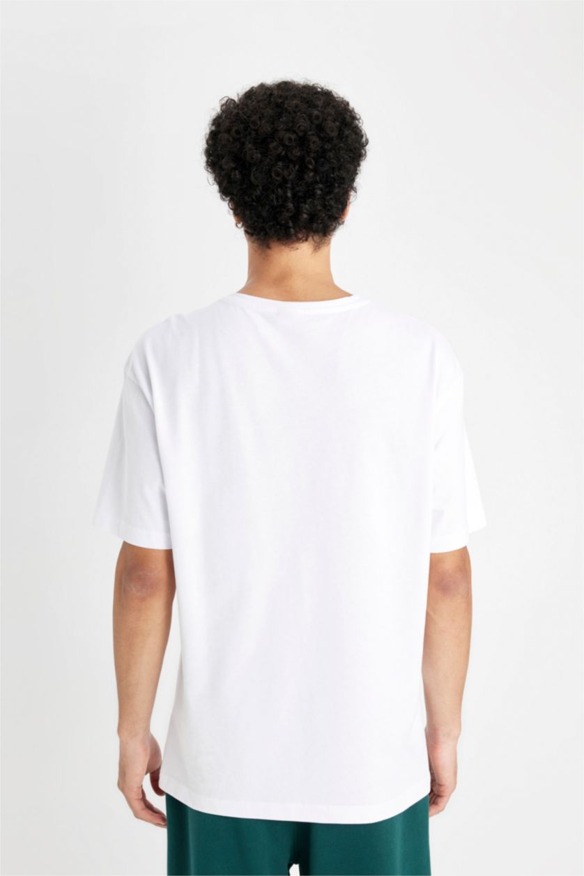 رجال أبيض تيشيرت واسع برقبة مستديرة