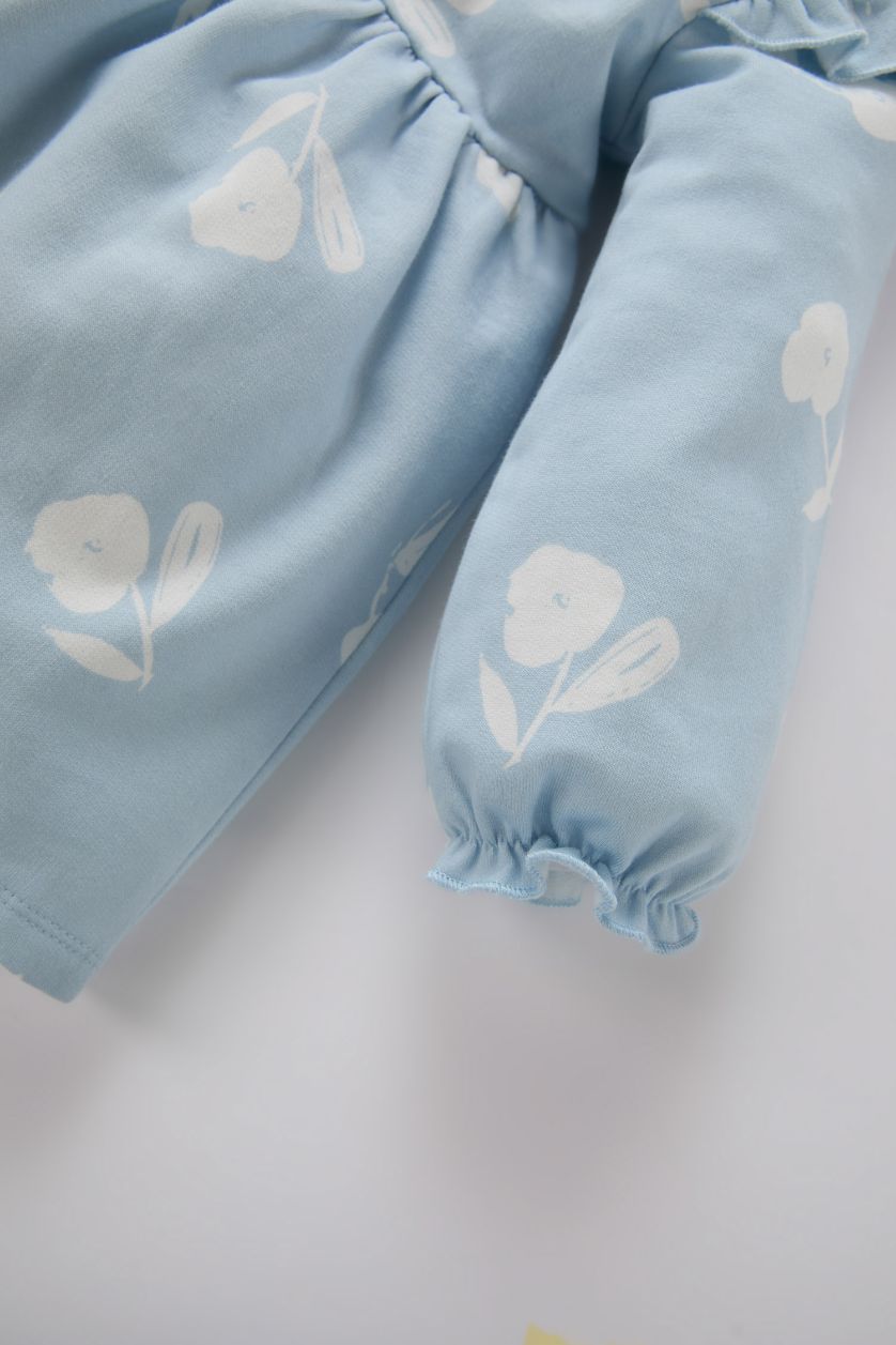 طفلة صغيرة أزرق فاتح فستان قماش رقيق بياقة مستديرة