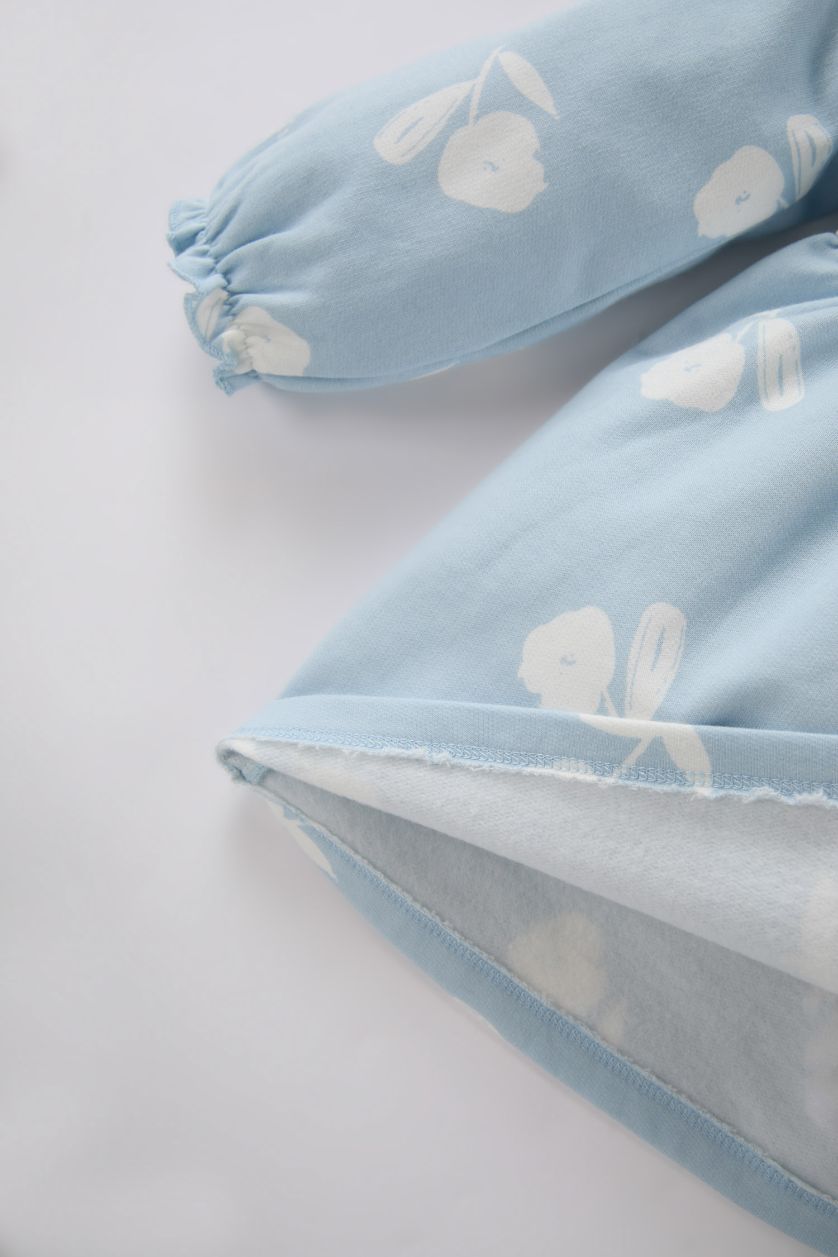 طفلة صغيرة أزرق فاتح فستان قماش رقيق بياقة مستديرة