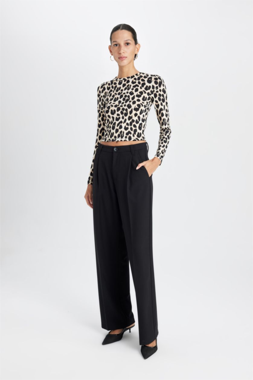 FEMME Beige Clair T-Shirt à motif Léopard à Manches Longues Coupe Slim à Col Rond