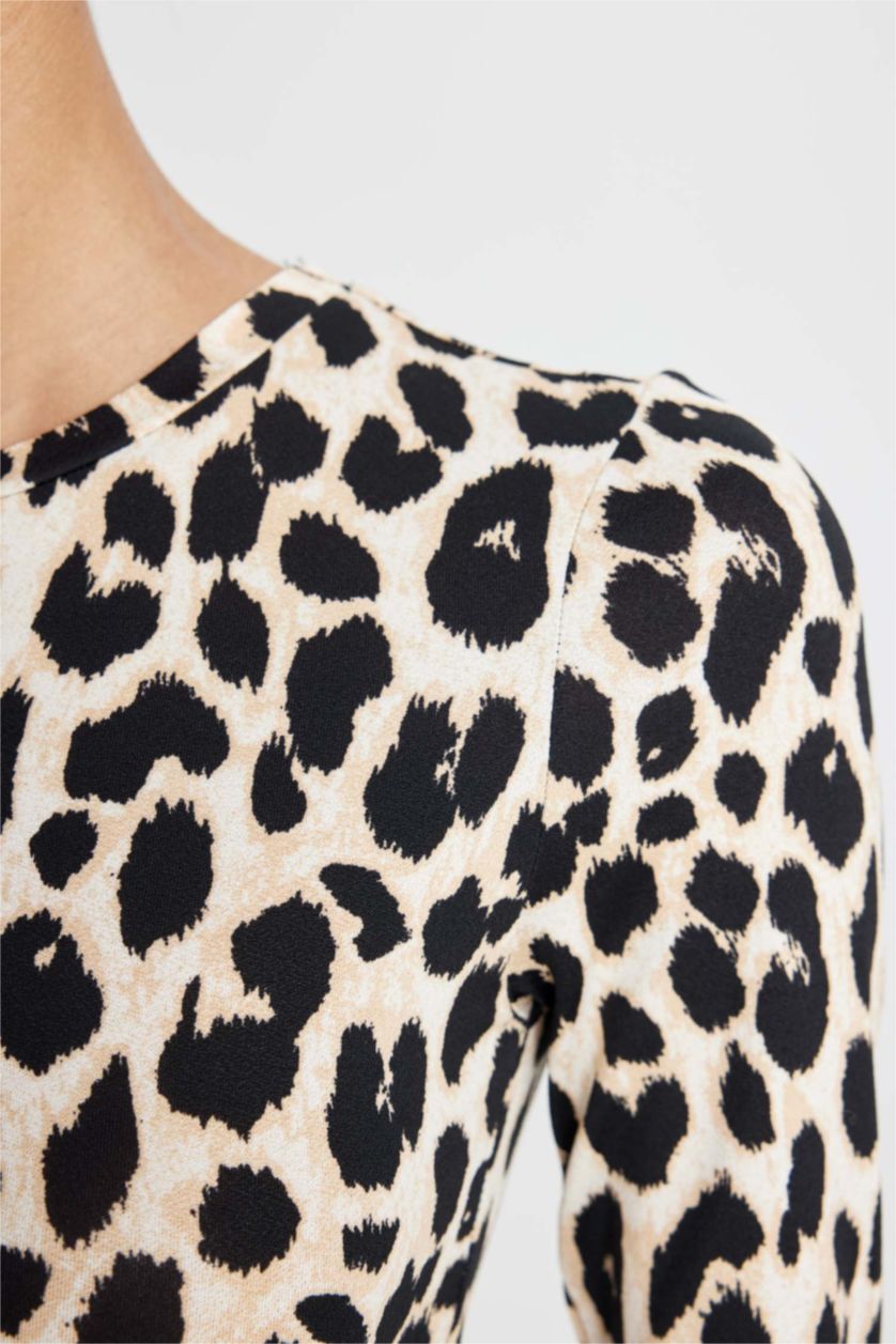 FEMME Beige Clair T-Shirt à motif Léopard à Manches Longues Coupe Slim à Col Rond