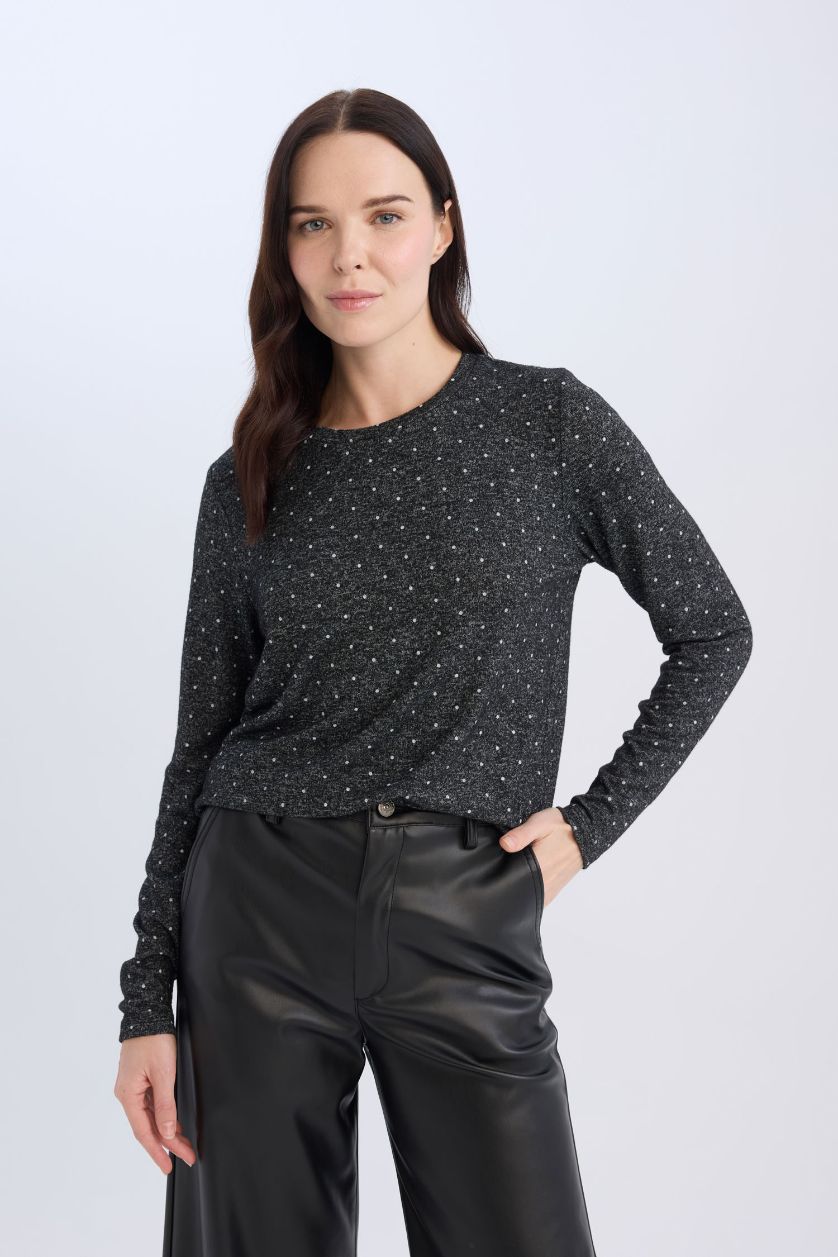 FEMME Gris T-shirt gris à manches longues et col rond Coupe régulière à pois