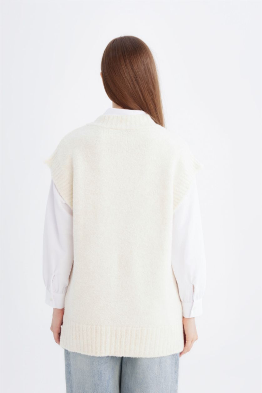 Kadın Ekru Relax Fit Yarım Balıkçı Yaka Basic Düz Triko Süveter