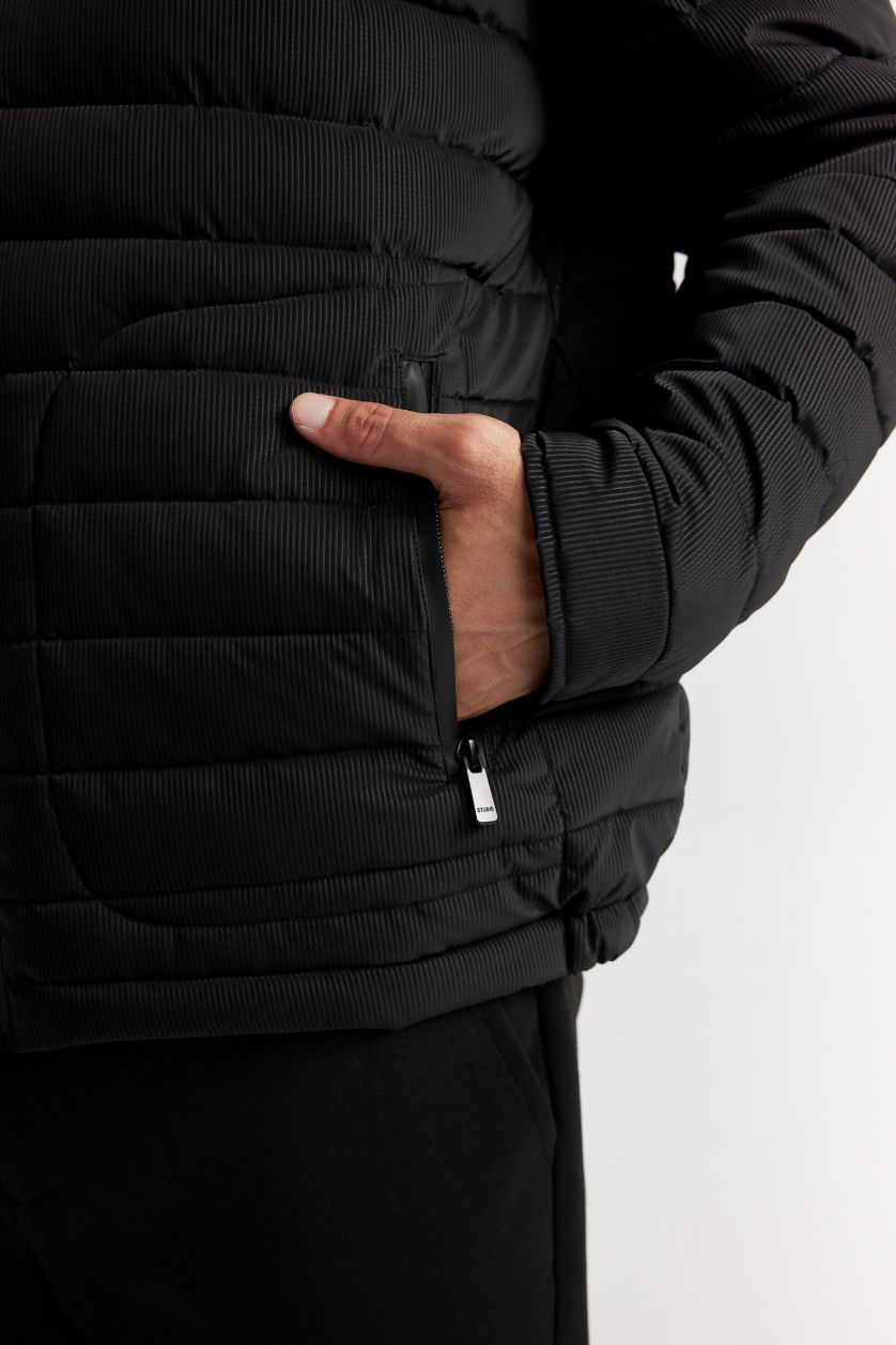 Man Black Slim Fit Stand Collar Zippered Puffer Jacket
