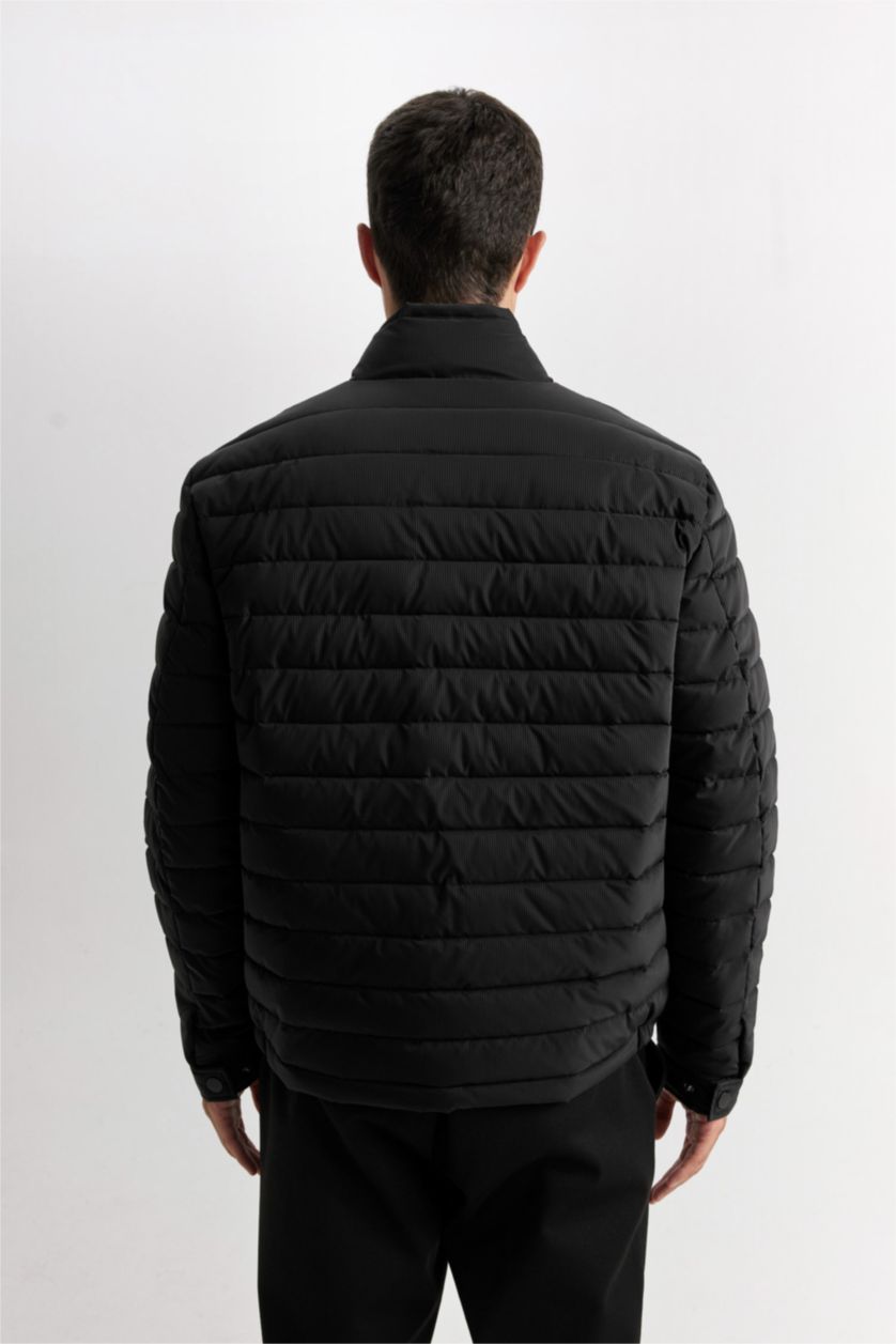 Man Black Slim Fit Stand Collar Zippered Puffer Jacket
