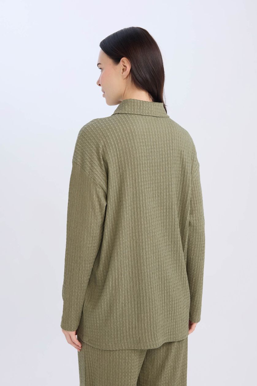 نساء كاكي تيشيرت كم طويل القماش المنسوج قصة مريحة برقبة بولو