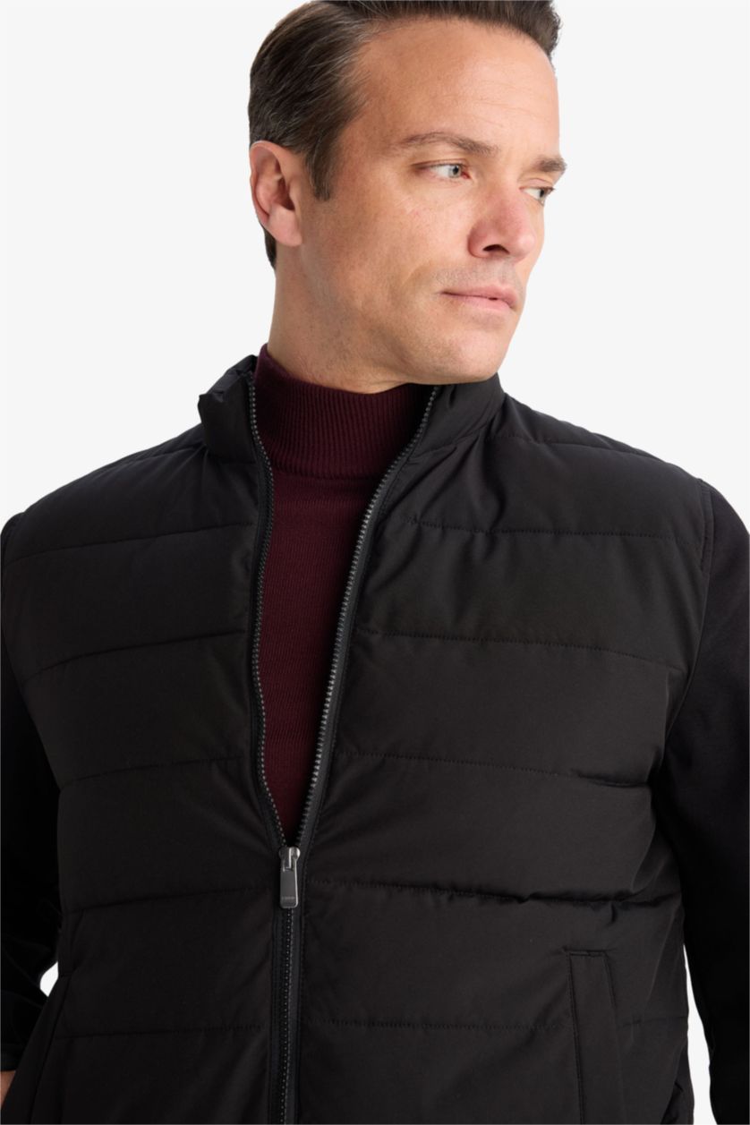 Man Black Slim Fit High Neck Zippered Puffer Jacket