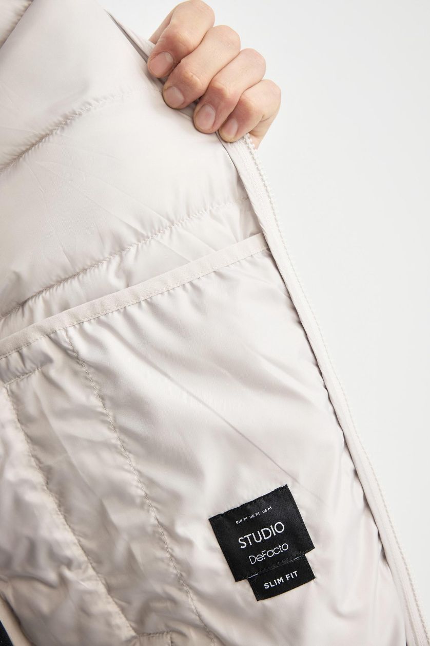 Man Light Grey Slim Fit Stand Collar Elastic and Zippered Waterproof Jacket