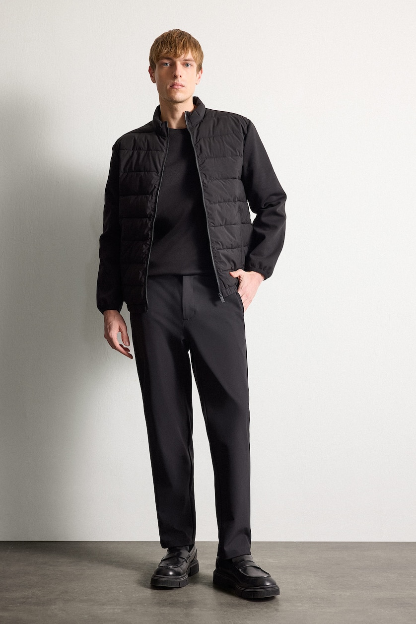 Ерлер қара Slim Fit тік жағалы астарлы резеңкелі және сыдырмалы су өткізбейтін куртка