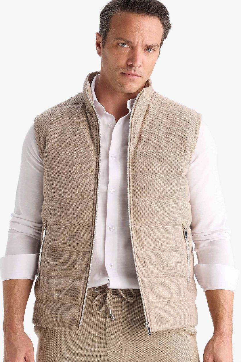 Erkek Bej Slim Fit Dar Kesim Dik Yaka Astarlı Fermuarlı Cepli Mevsimlik Baharlık Yelek