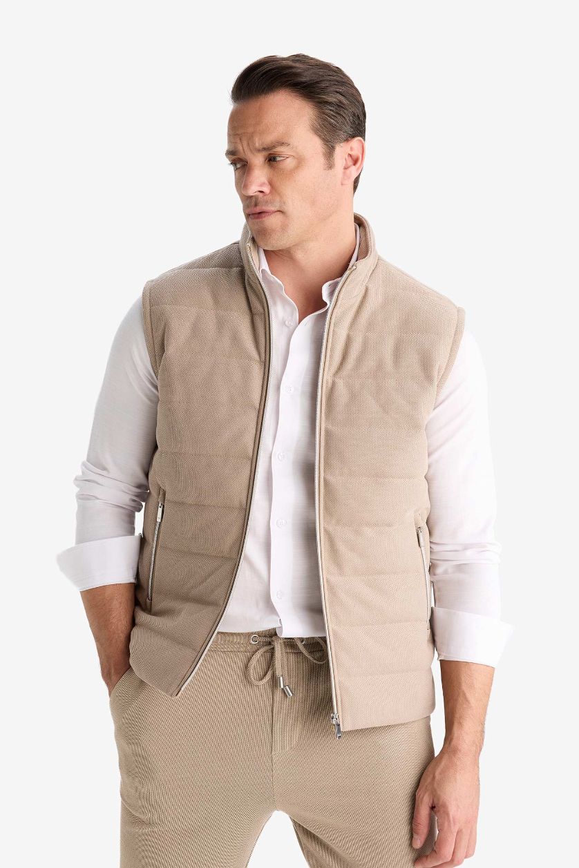 Erkek Bej Slim Fit Dar Kesim Dik Yaka Astarlı Fermuarlı Cepli Mevsimlik Baharlık Yelek