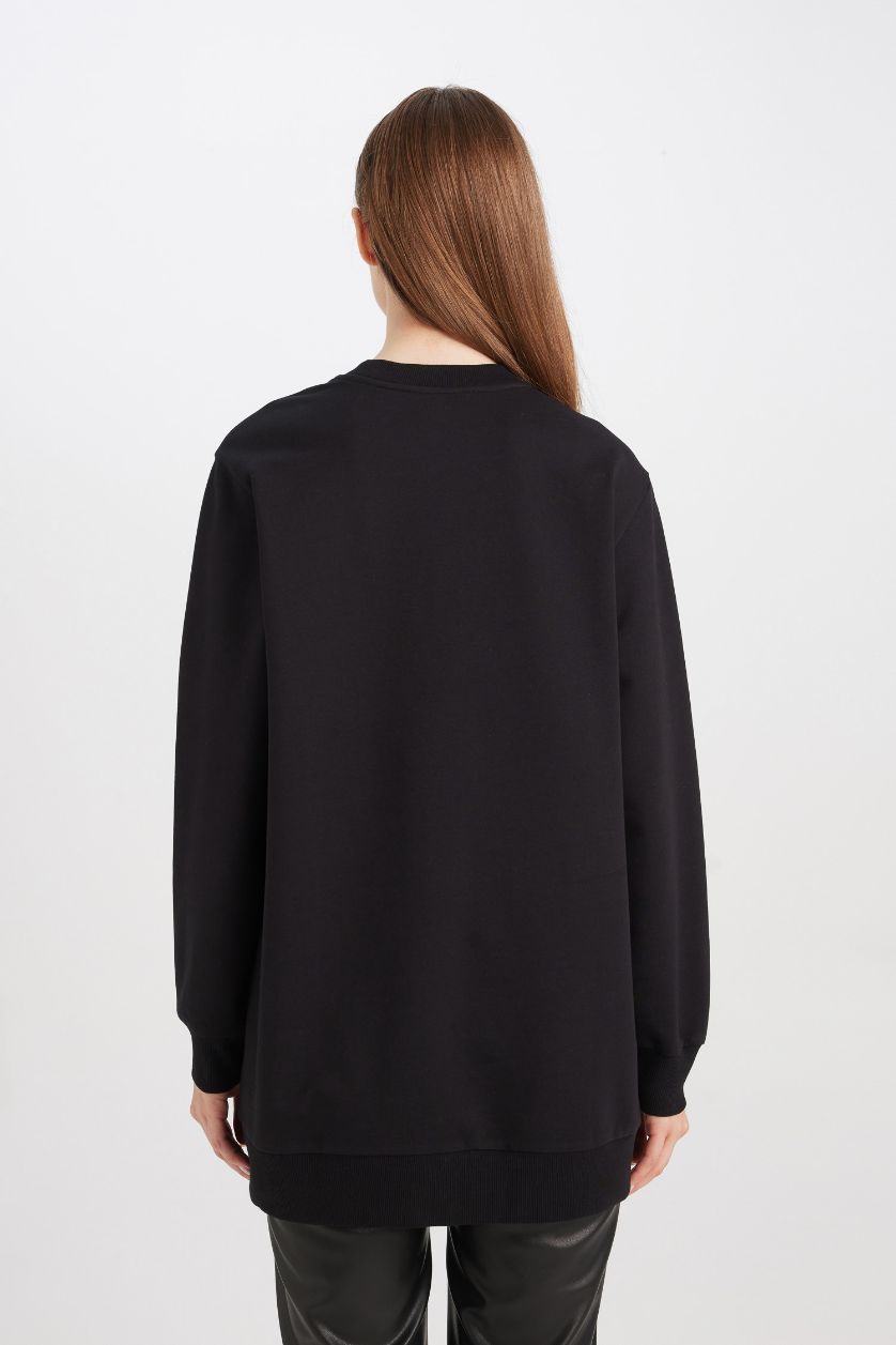 Kadın Siyah Regular Fit Bisiklet Yaka Çiçek Baskılı Sweatshirt Tunik