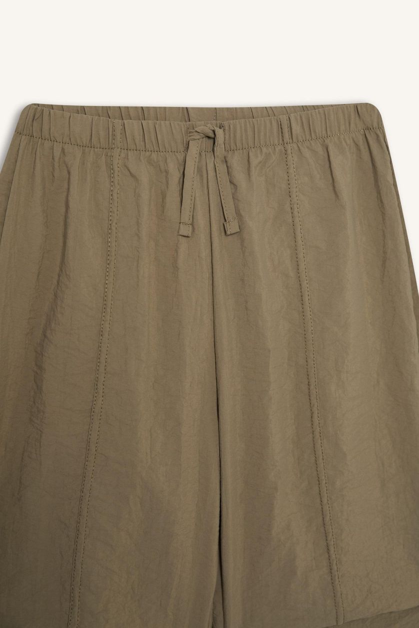 Kız Çocuk - Genç Kız Açık Haki Beli Lastikli Düz Paça Paraşüt Pantolon Kız Çocuk