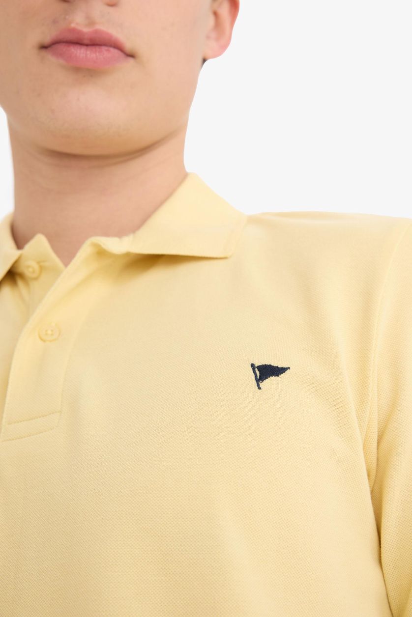 Erkek Açık Sarı %100 Pamuk Slim Fit Dar Kesim Polo Yaka Nakışlı Kısa Kollu Tişört