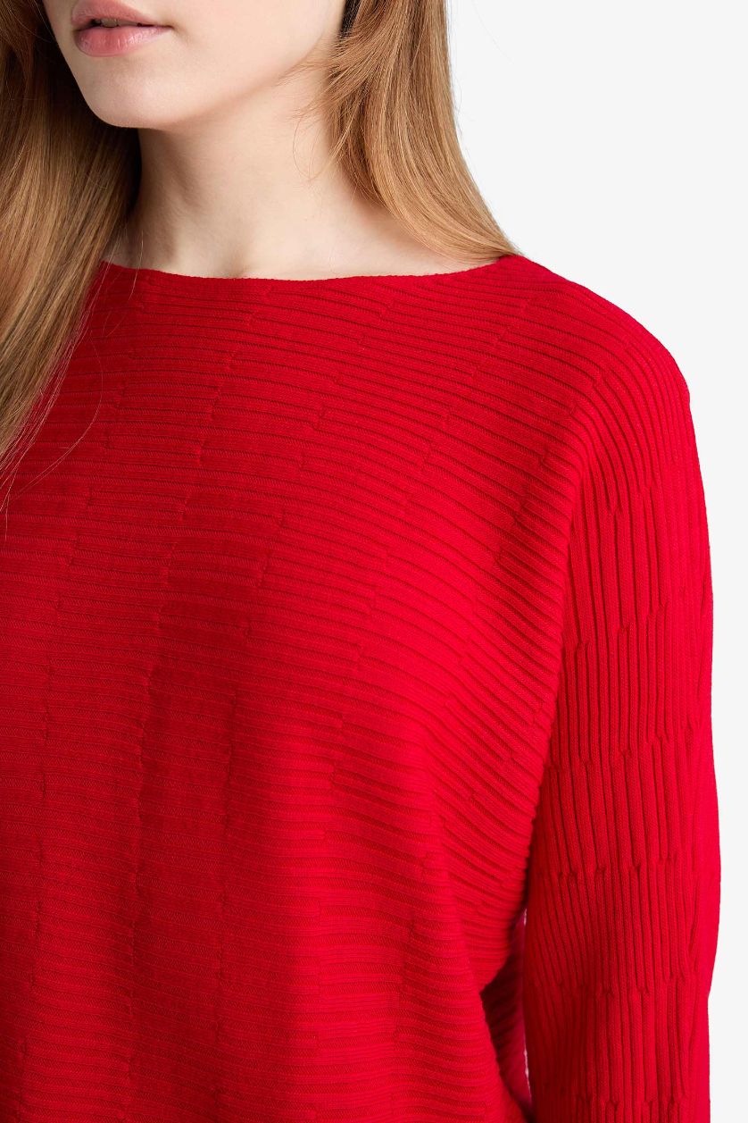 Woman Red Boat Collar Pullover