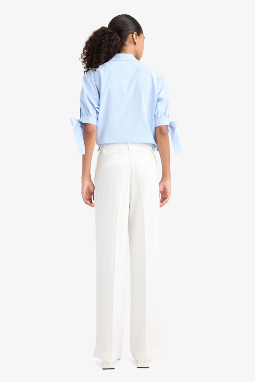 Woman White Wide Leg Regular Hem Double Pocket Crepe Trousers