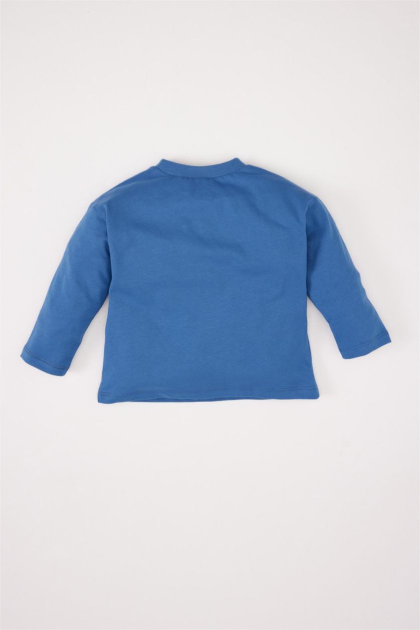 طفل صغير أزرق غامق تي شيرت بريميوم ولادي كم طويل بطبعة شعار وقصة عادية