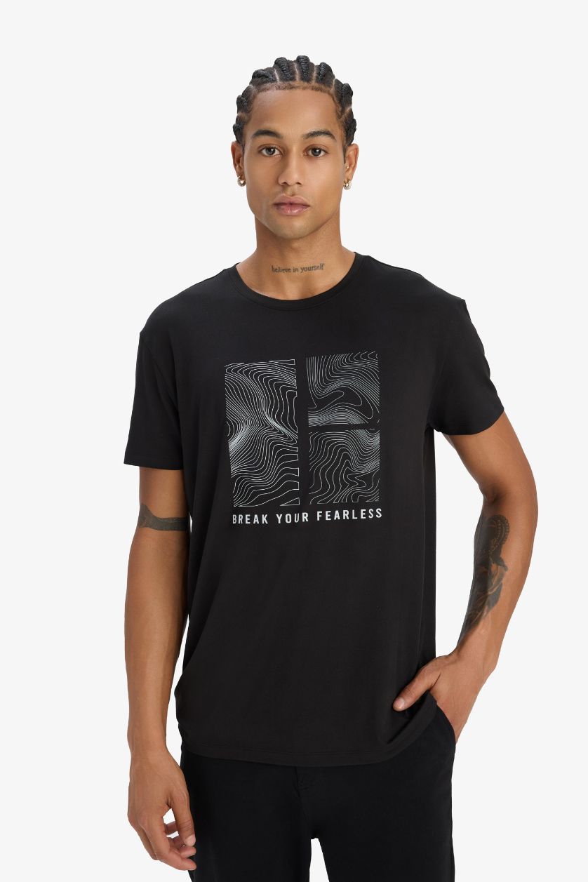 Erkek Siyah Esnek Kumaş Standart Fit Bisiklet Yaka Baskılı Sporcu Kısa Kollu Tişört