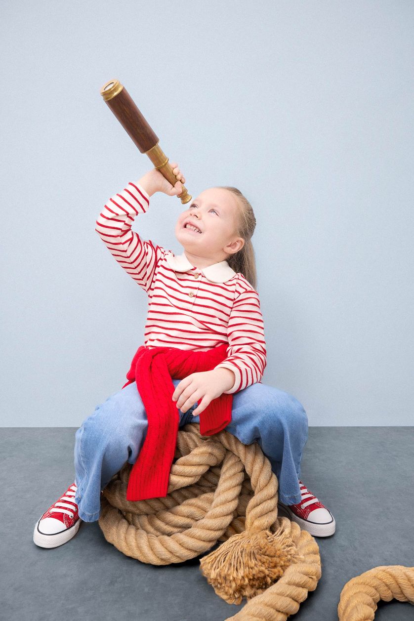 طفلة صغيرة أحمر سويت شيرت بناتي مخطط بقصة عادية