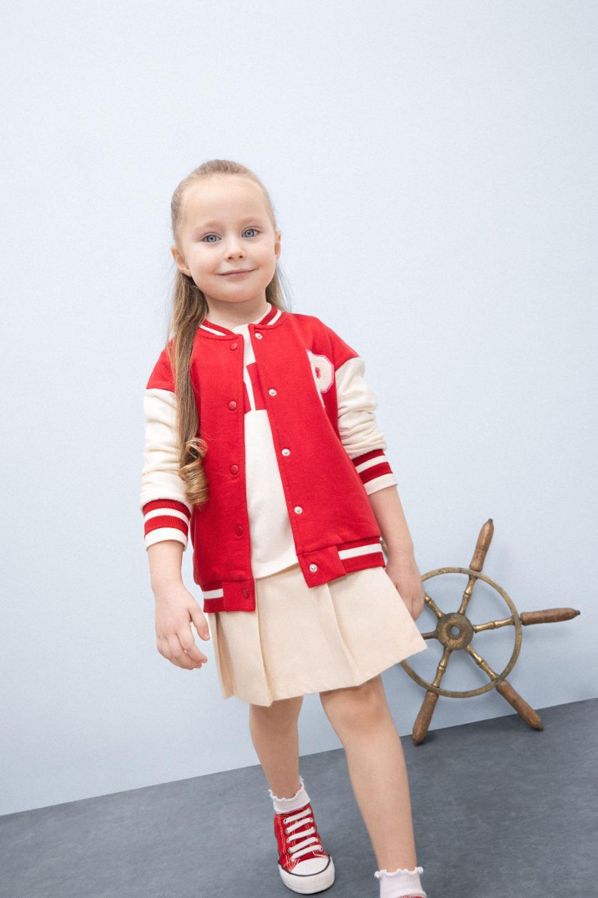 طفلة صغيرة أحمر جاكيت بومبر بناتي بطبعة شعار قصة عادية ببطانة ناعمة وياقة كوليج