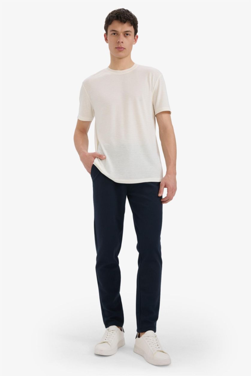 Erkek Kırık Beyaz Regular Fit Bisiklet Yaka Kısa Kollu Dokulu Jakarlı Tişört