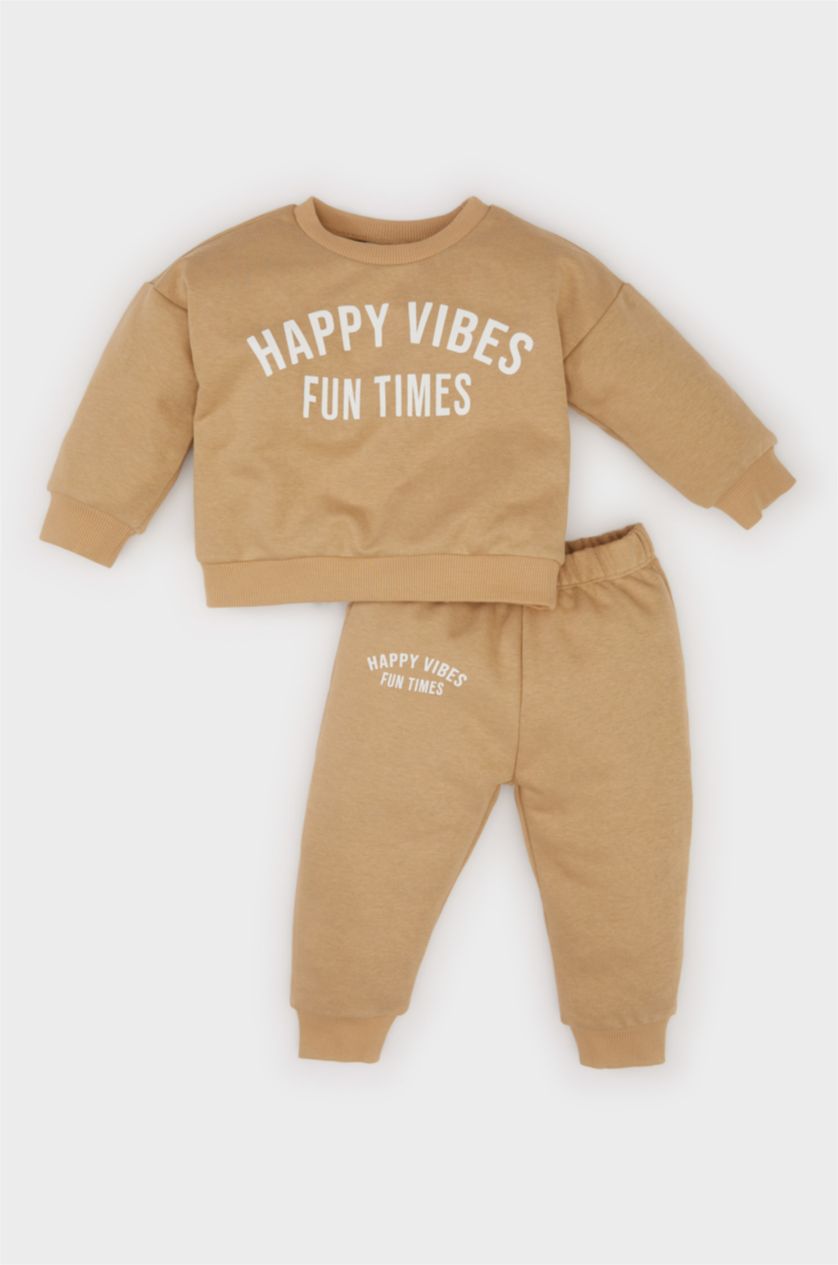 طفل صغير بيج طقم بيبي اولادي بطبعة شعار قماش رقيق قصة عادية من قطعتين