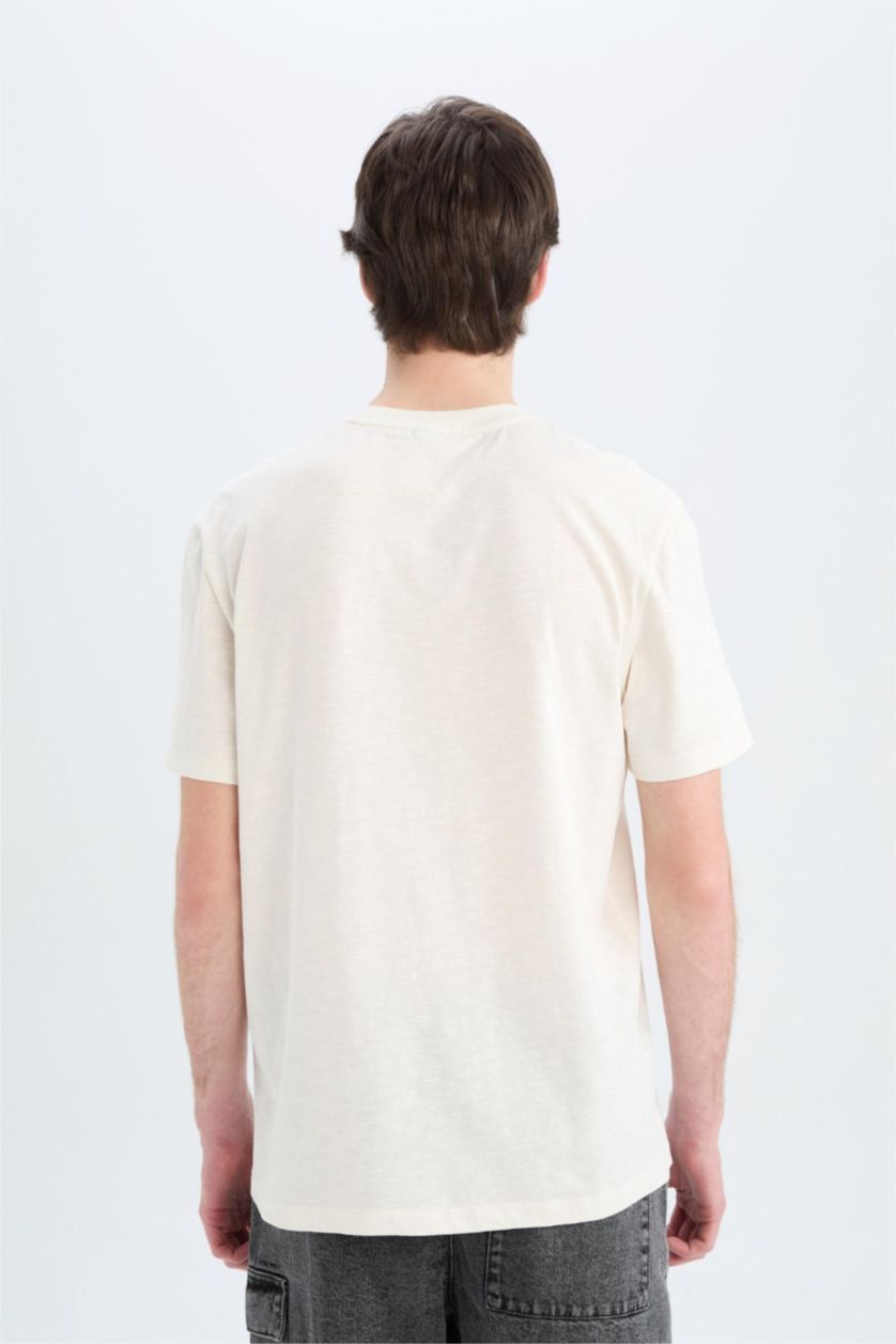 Erkek Kırık Beyaz %100 Pamuk Regular Fit Bisiklet Yaka Kısa Kollu Dokulu Baskılı Jakarlı Tişört