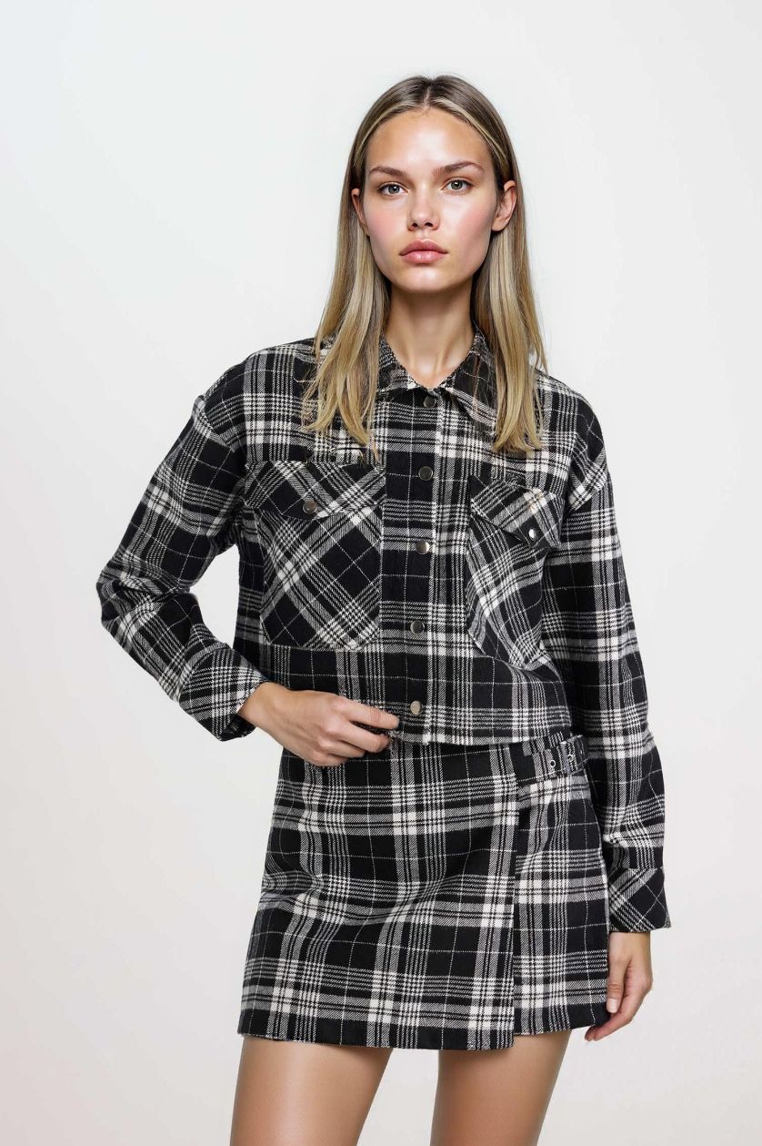 Kadın Siyah Oversize Geniş Kalıp Crop Cepli Kalın Flanel Uzun Kollu Ceket Gömlek