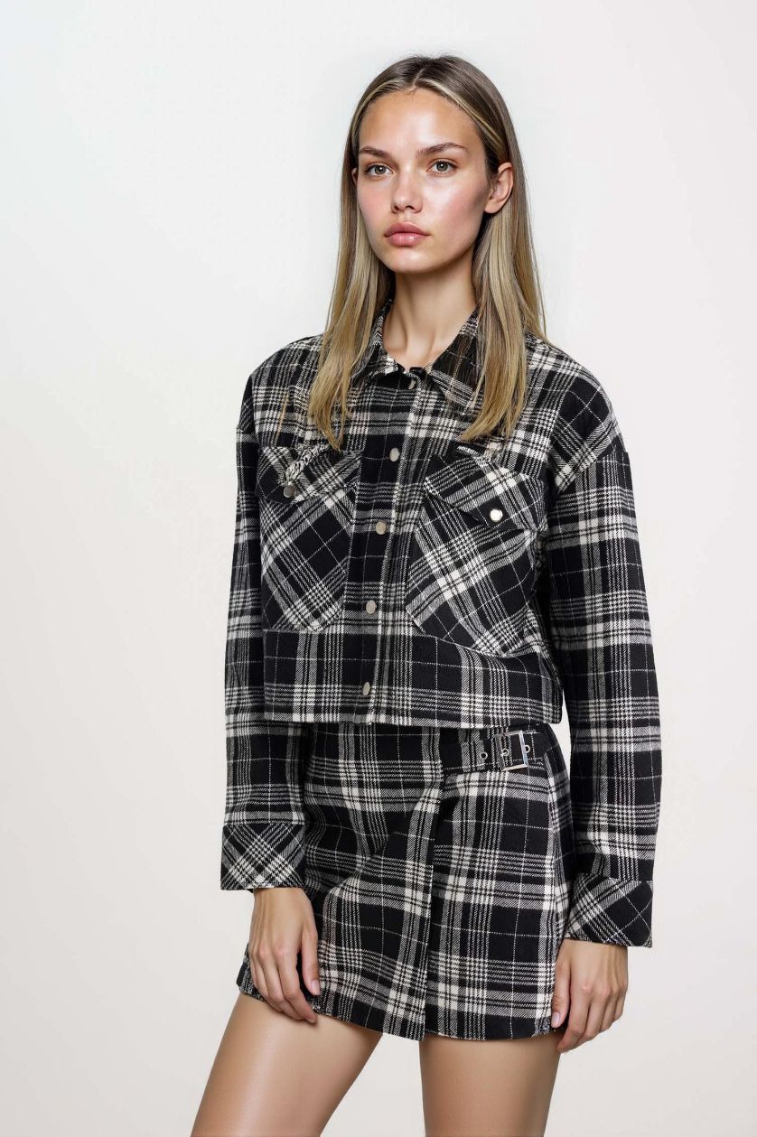 Kadın Siyah Oversize Geniş Kalıp Crop Cepli Kalın Flanel Uzun Kollu Ceket Gömlek