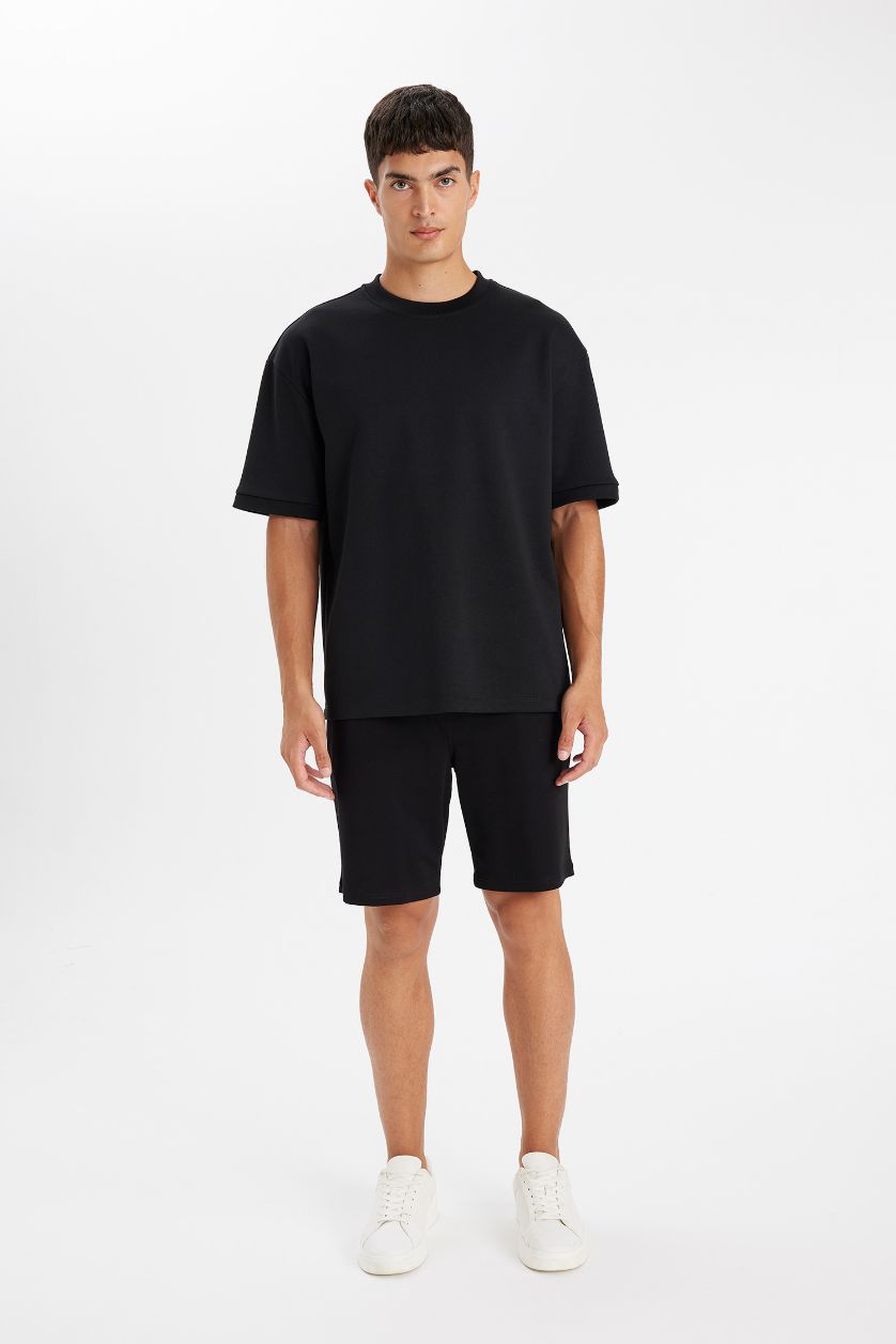 رجال أسود شورت قصة عادية