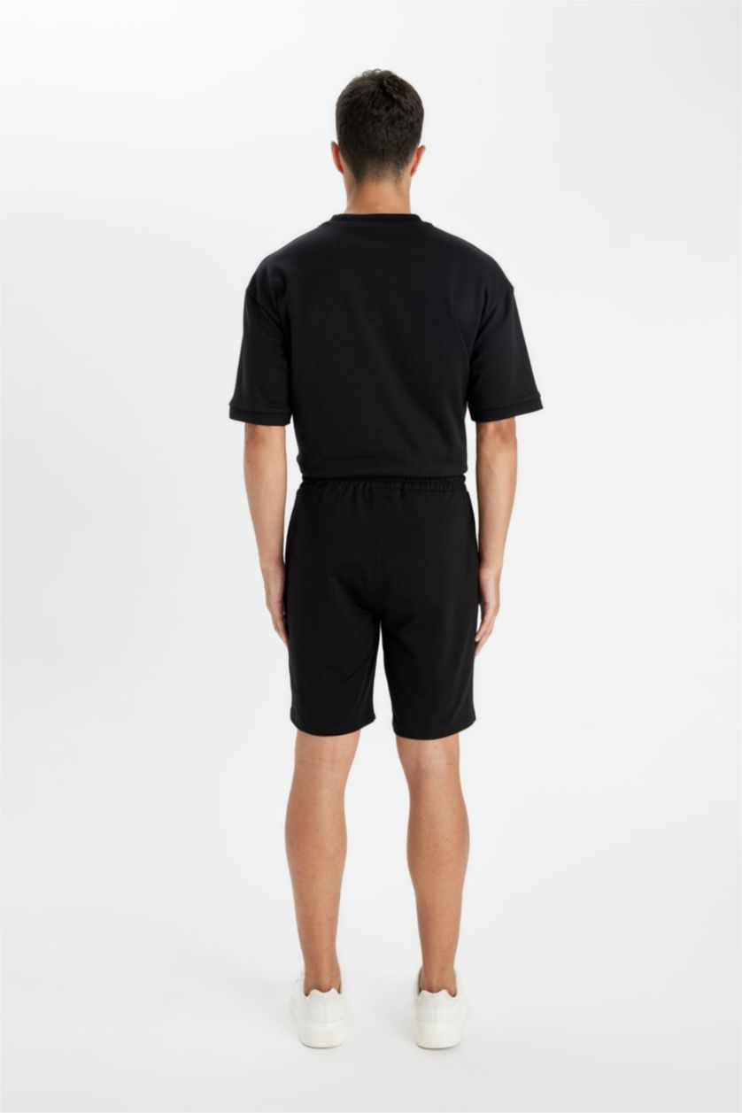 رجال أسود شورت قصة عادية